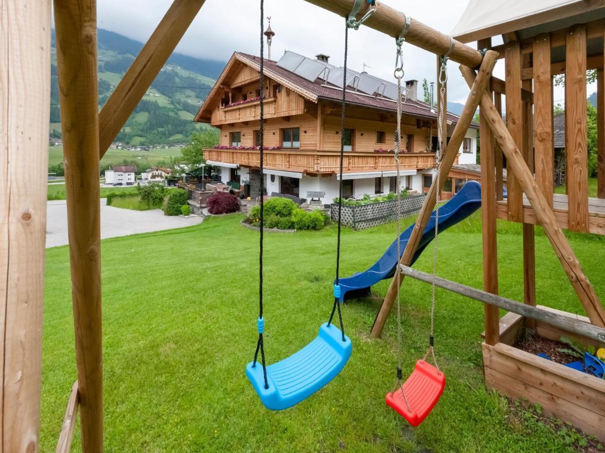 Apartment in Ramsau im Zillertal for 18 People Exterior foto