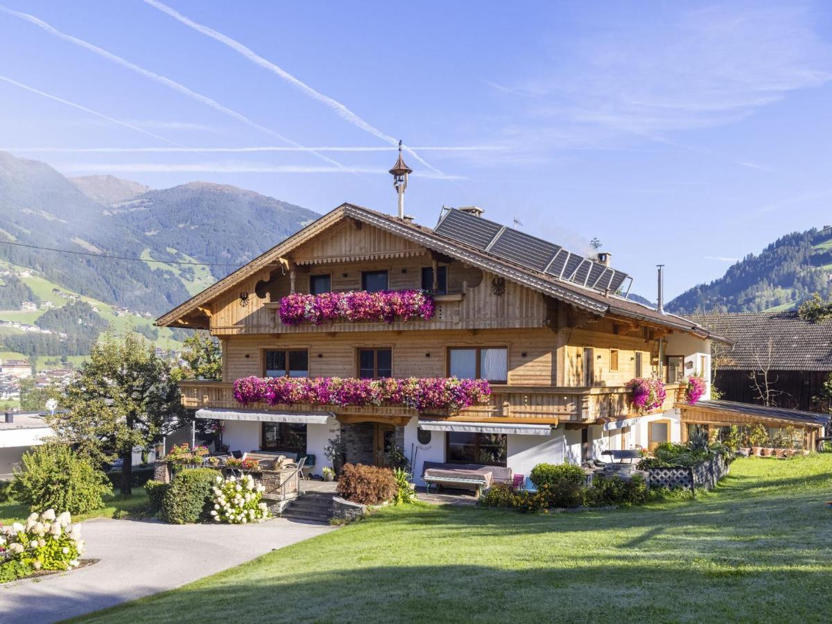 Apartment in Ramsau im Zillertal for 18 People Exterior foto