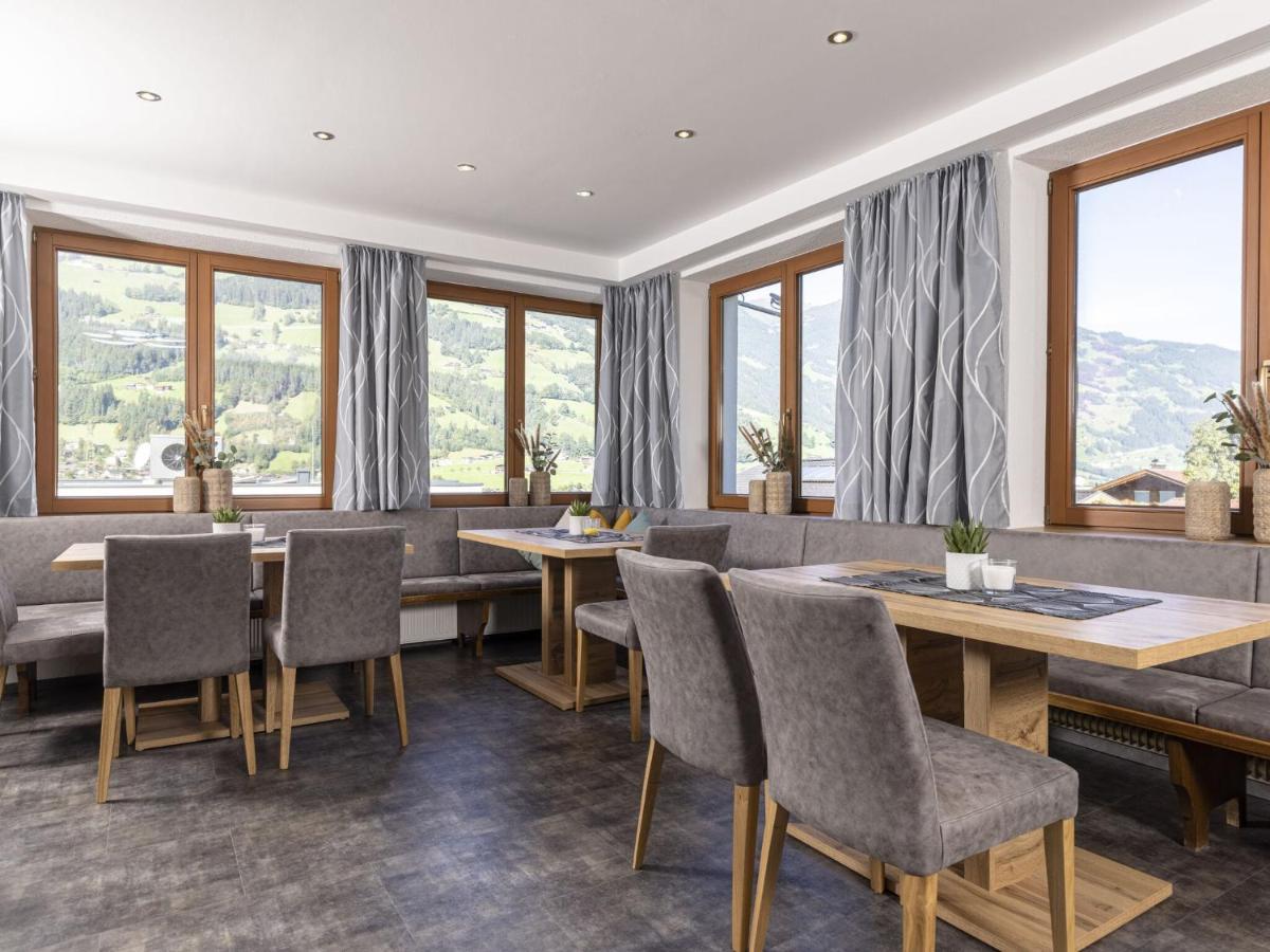 Apartment in Ramsau im Zillertal for 18 People Exterior foto
