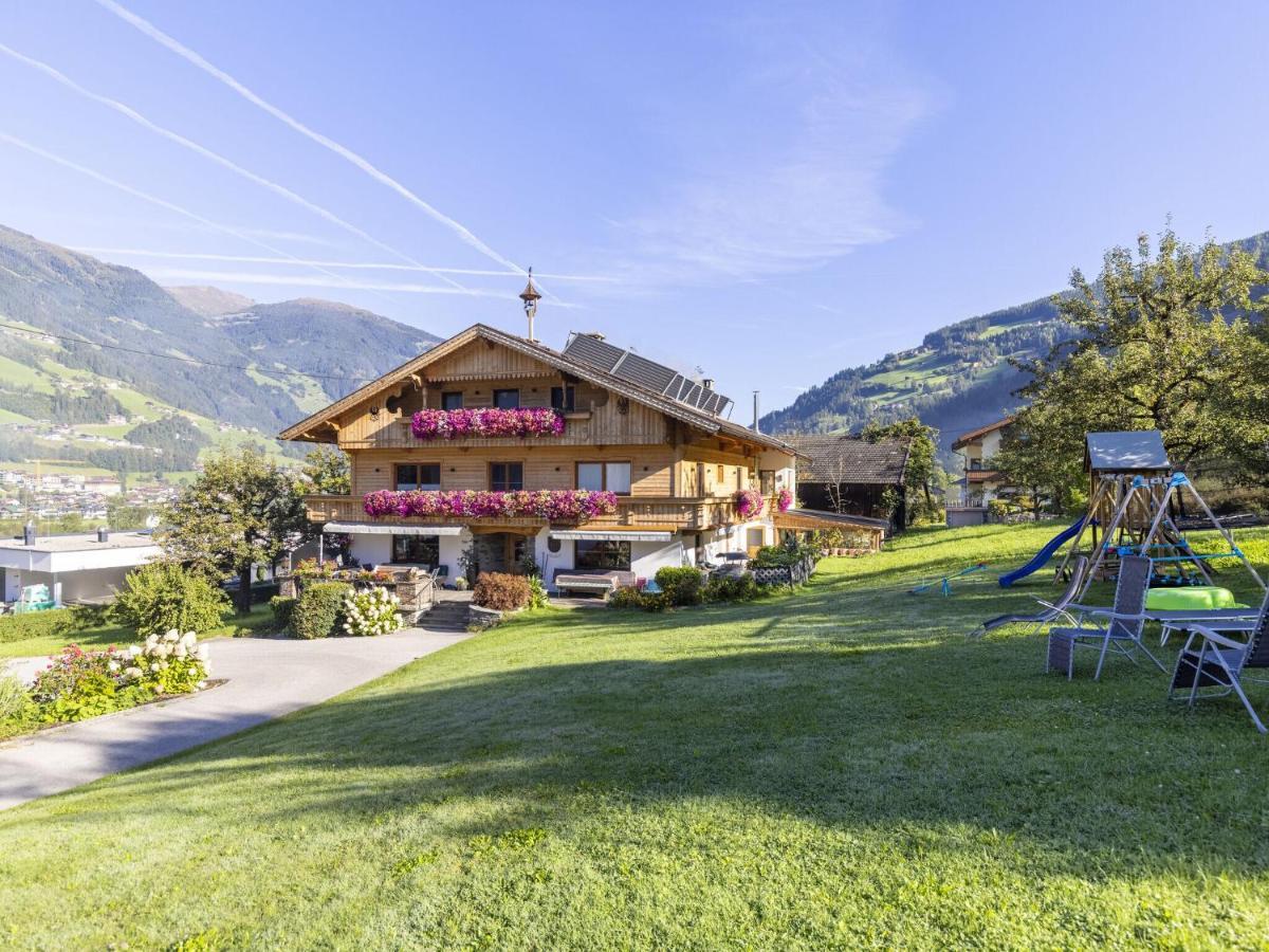 Apartment in Ramsau im Zillertal for 18 People Exterior foto
